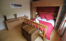 Large 4 Bedroom Family Home 2 Mins From Junction 32 Cardiff