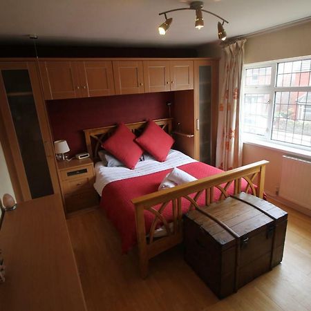 Large 4 Bedroom Family Home 2 Mins From Junction 32 Cardiff Exterior photo