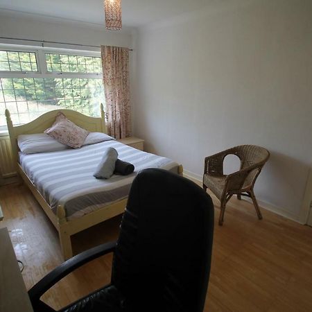 Large 4 Bedroom Family Home 2 Mins From Junction 32 Cardiff Exterior photo