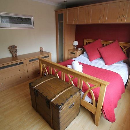 Large 4 Bedroom Family Home 2 Mins From Junction 32 Cardiff Exterior photo