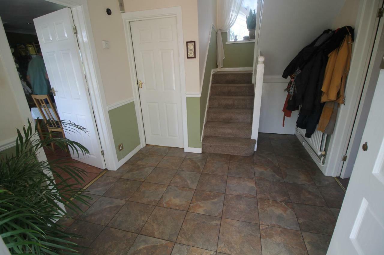Large 4 Bedroom Family Home 2 Mins From Junction 32 Cardiff Exterior photo