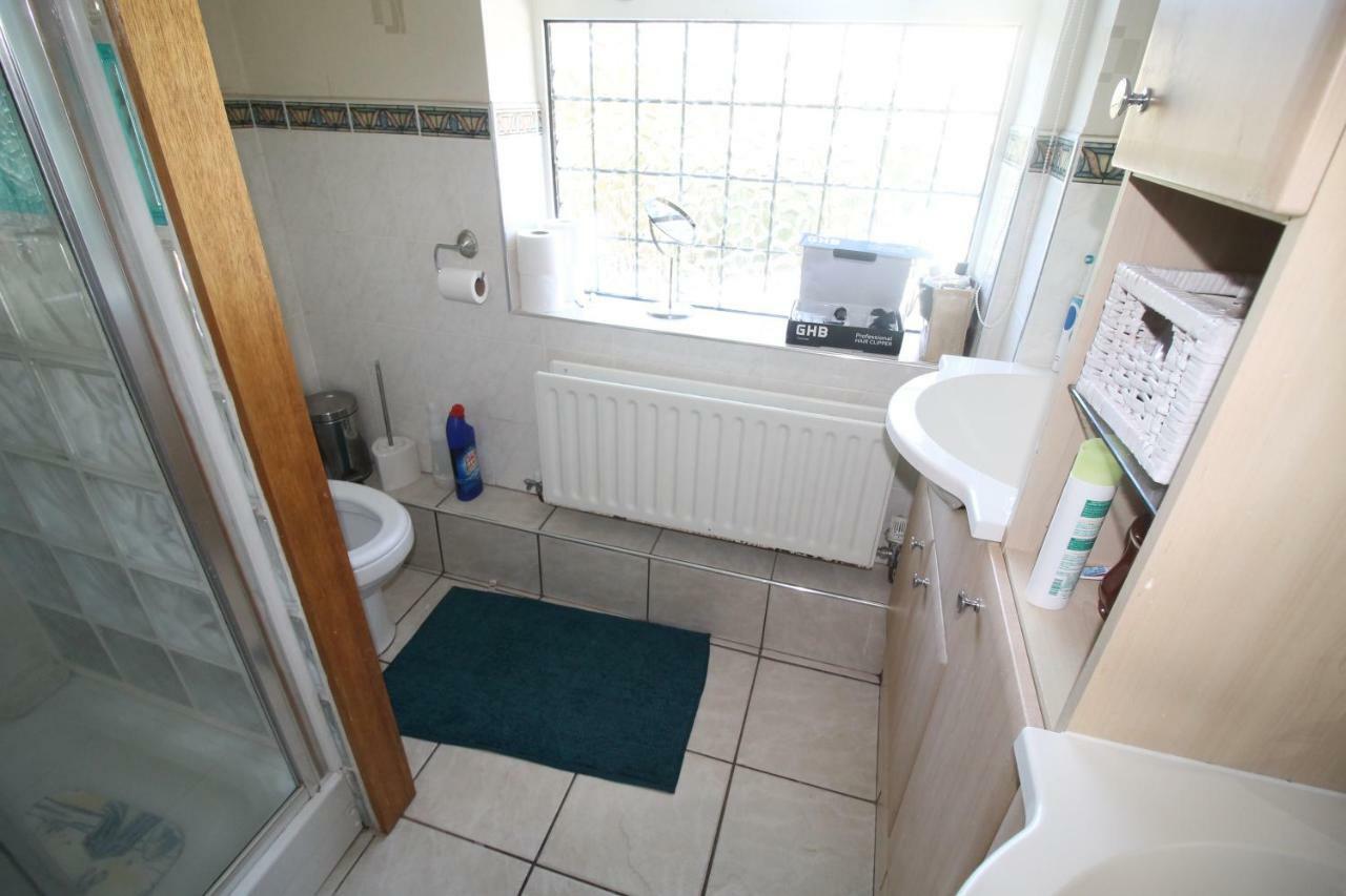 Large 4 Bedroom Family Home 2 Mins From Junction 32 Cardiff Exterior photo
