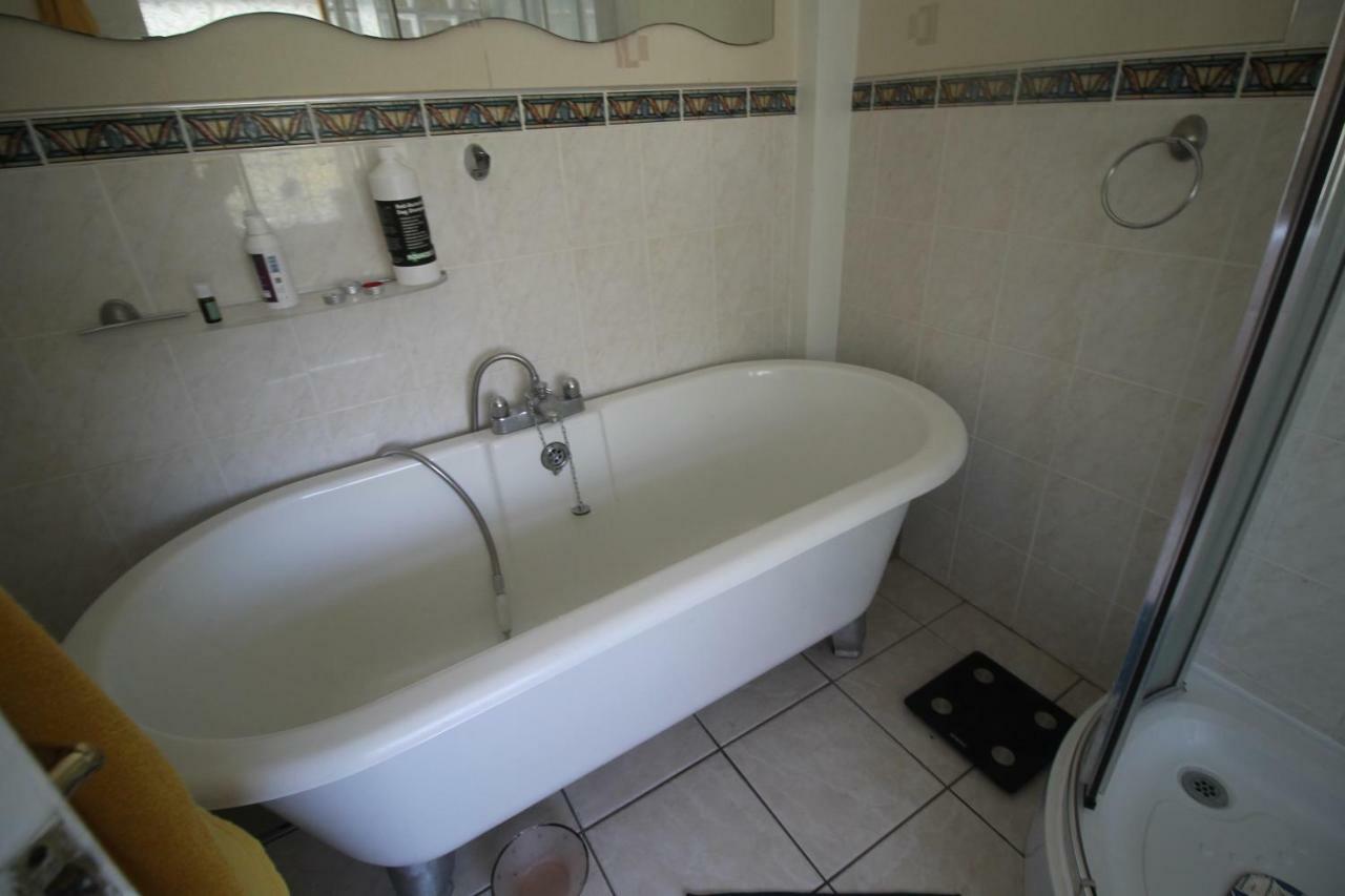 Large 4 Bedroom Family Home 2 Mins From Junction 32 Cardiff Exterior photo