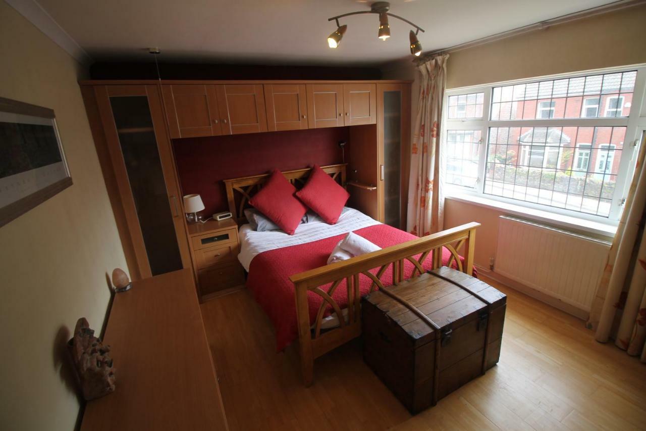 Large 4 Bedroom Family Home 2 Mins From Junction 32 Cardiff Exterior photo