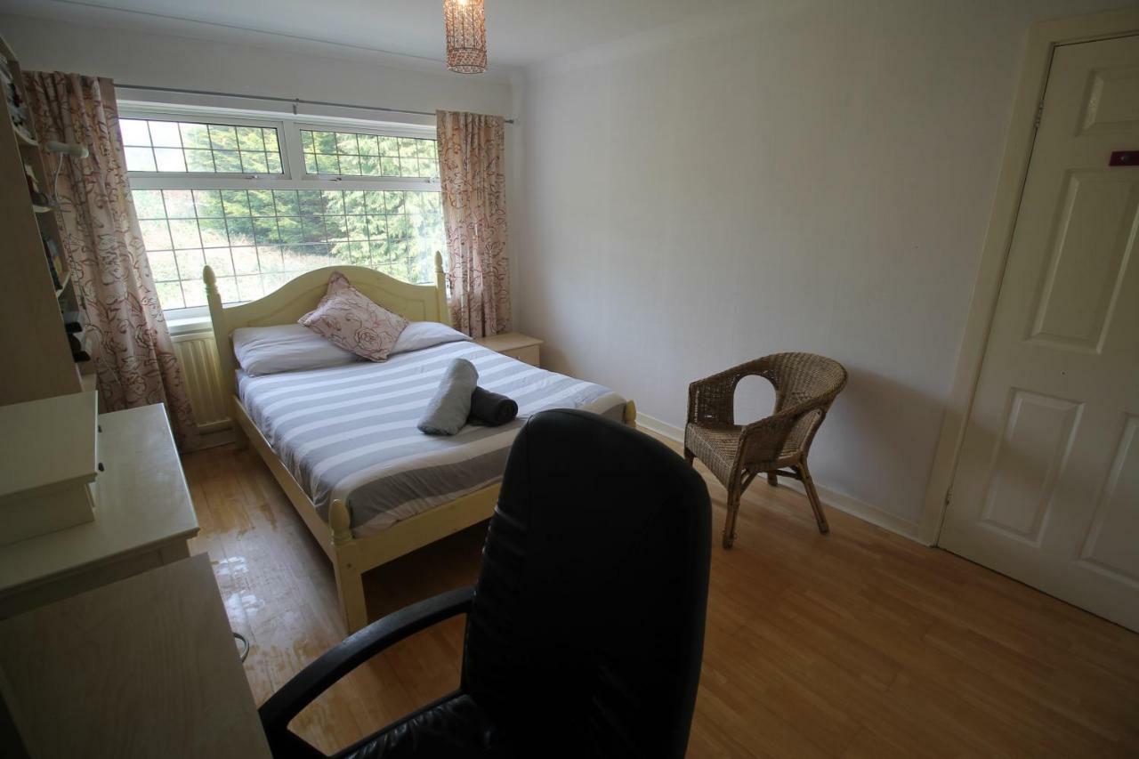 Large 4 Bedroom Family Home 2 Mins From Junction 32 Cardiff Exterior photo