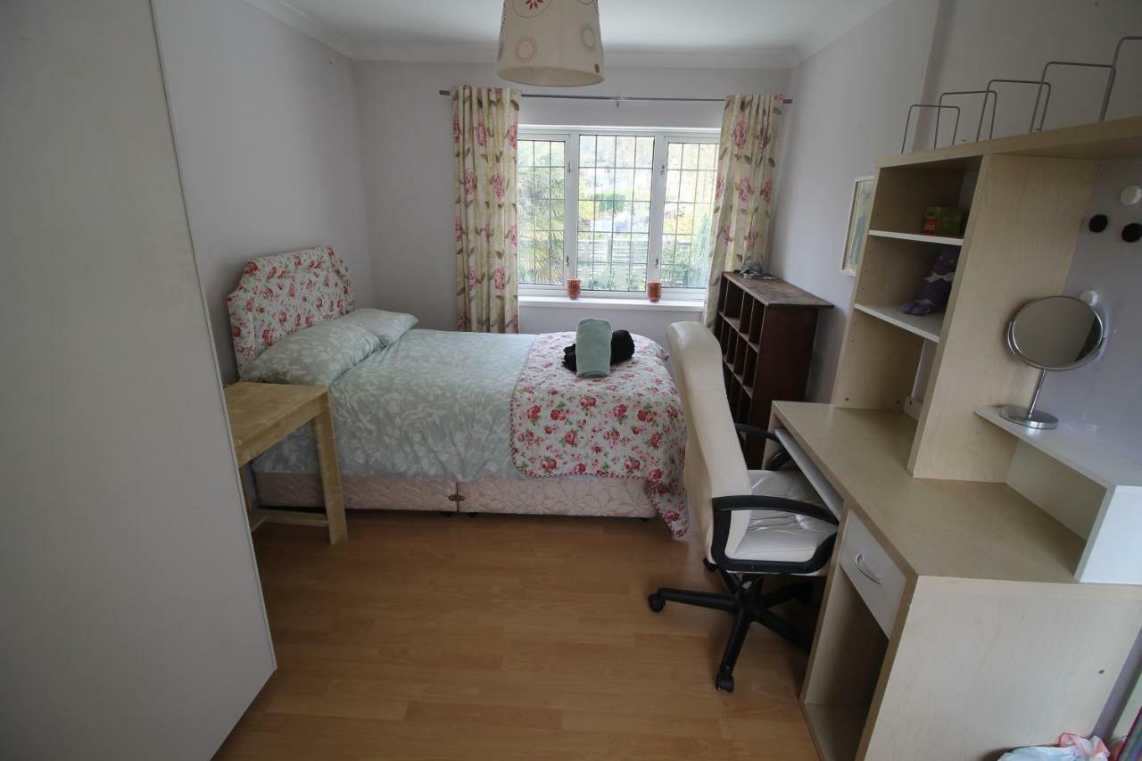 Large 4 Bedroom Family Home 2 Mins From Junction 32 Cardiff Exterior photo