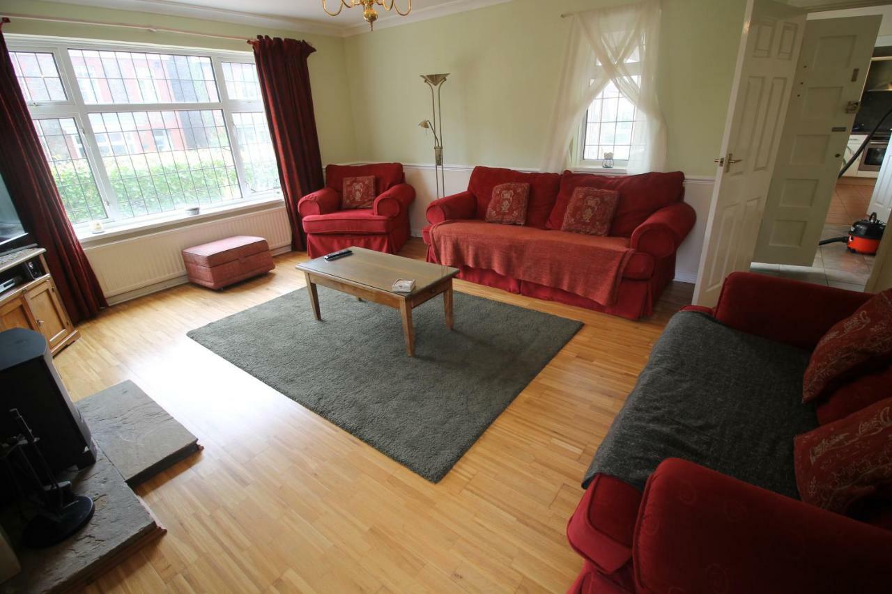 Large 4 Bedroom Family Home 2 Mins From Junction 32 Cardiff Exterior photo