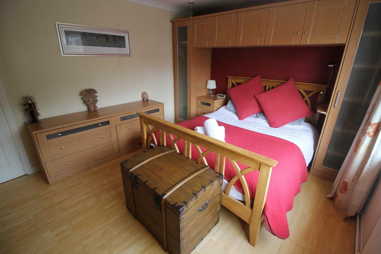 Large 4 Bedroom Family Home 2 Mins From Junction 32 Cardiff Exterior photo
