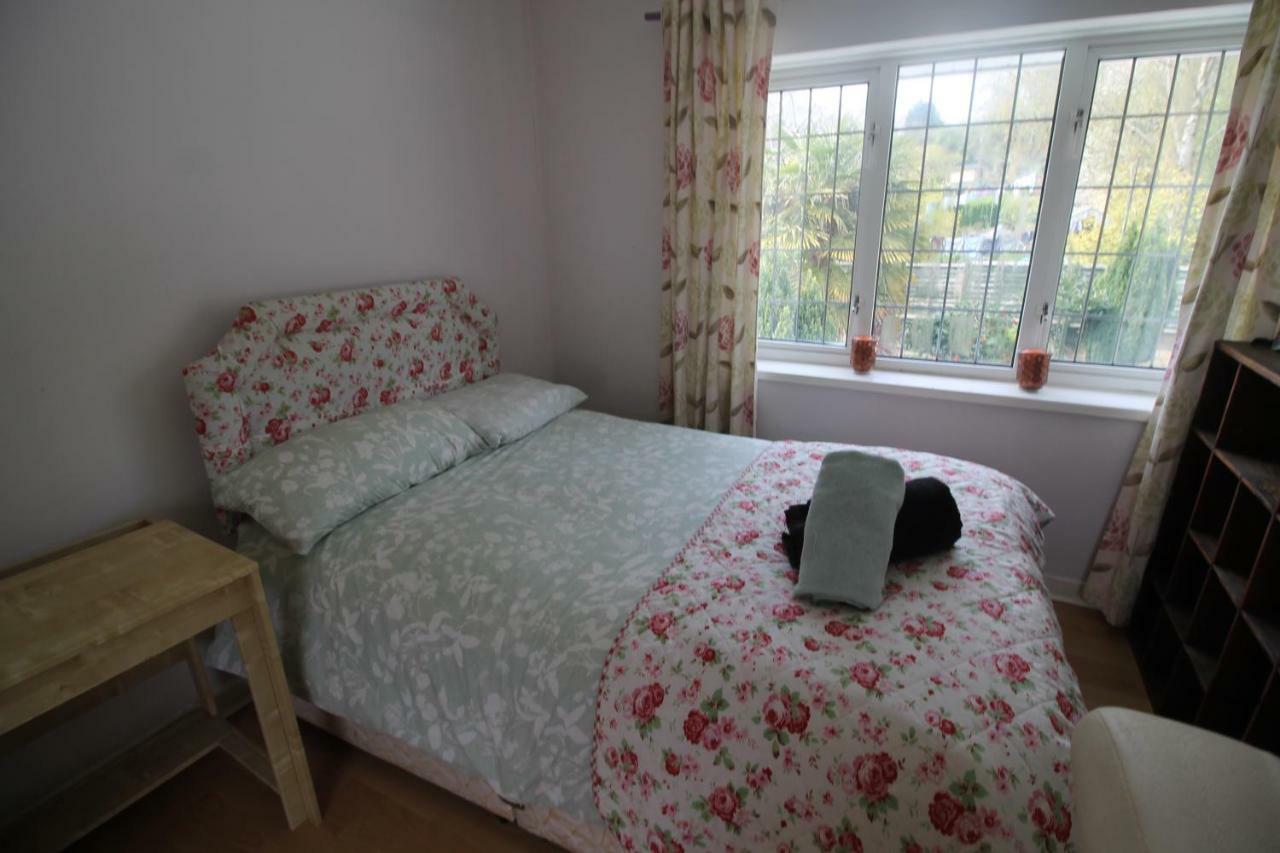 Large 4 Bedroom Family Home 2 Mins From Junction 32 Cardiff Exterior photo