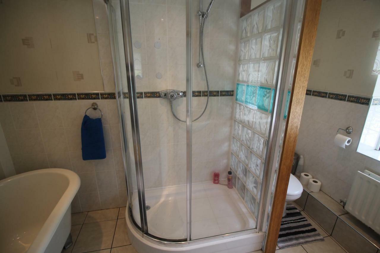 Large 4 Bedroom Family Home 2 Mins From Junction 32 Cardiff Exterior photo