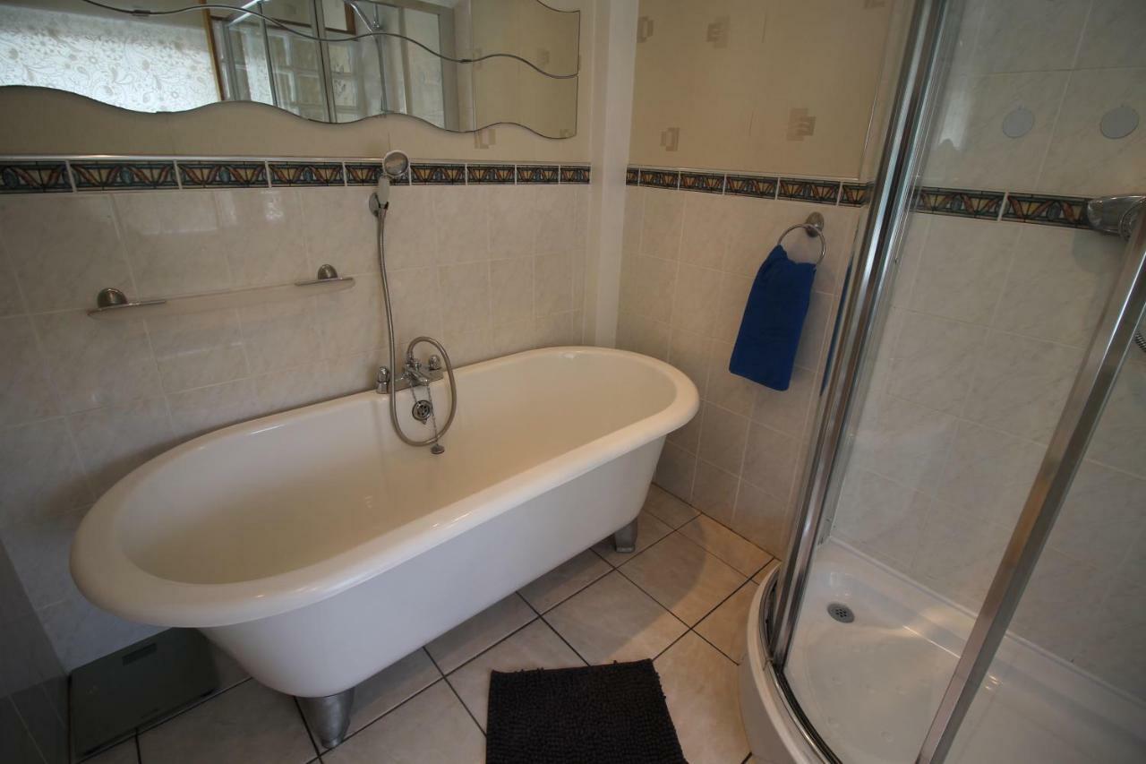Large 4 Bedroom Family Home 2 Mins From Junction 32 Cardiff Exterior photo