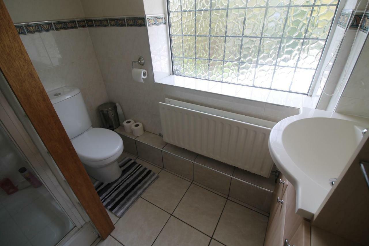 Large 4 Bedroom Family Home 2 Mins From Junction 32 Cardiff Exterior photo