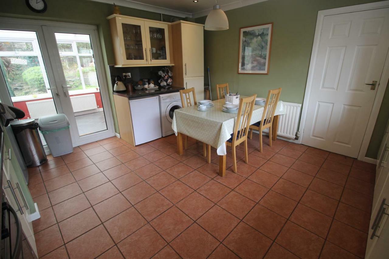 Large 4 Bedroom Family Home 2 Mins From Junction 32 Cardiff Exterior photo